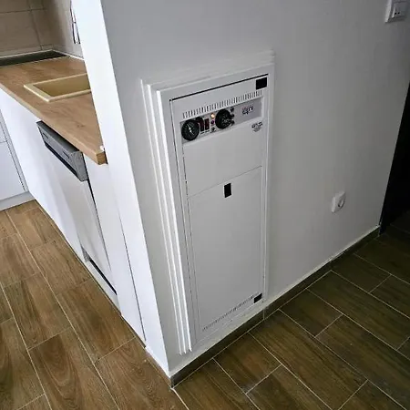 Leone Suncana Planina コパオニク